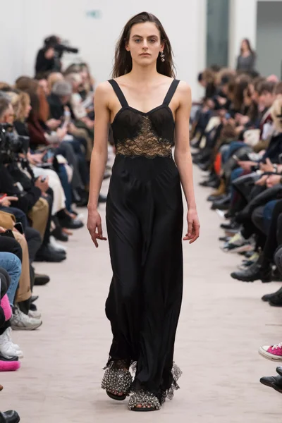 Look 16